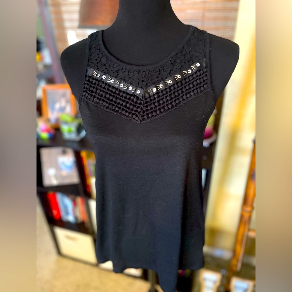 Candies sz Small black tank top
Lace and sequin design
P2P 16”